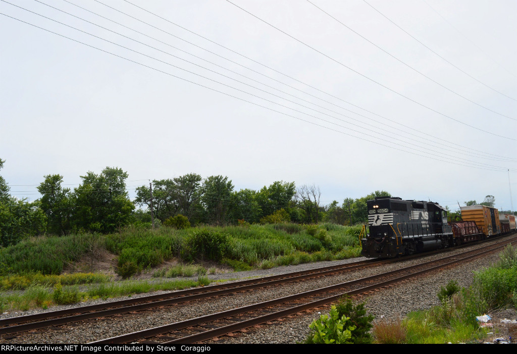 NS 5604 Long Hood To Cab View